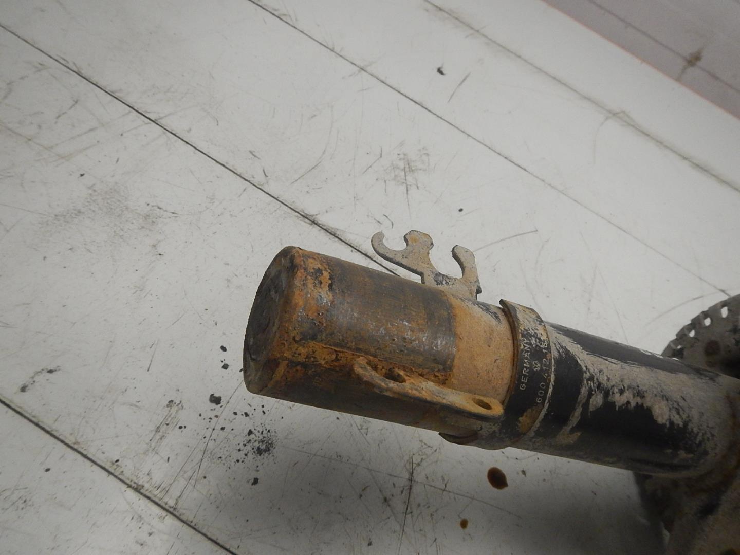 Амортизатор передний правый