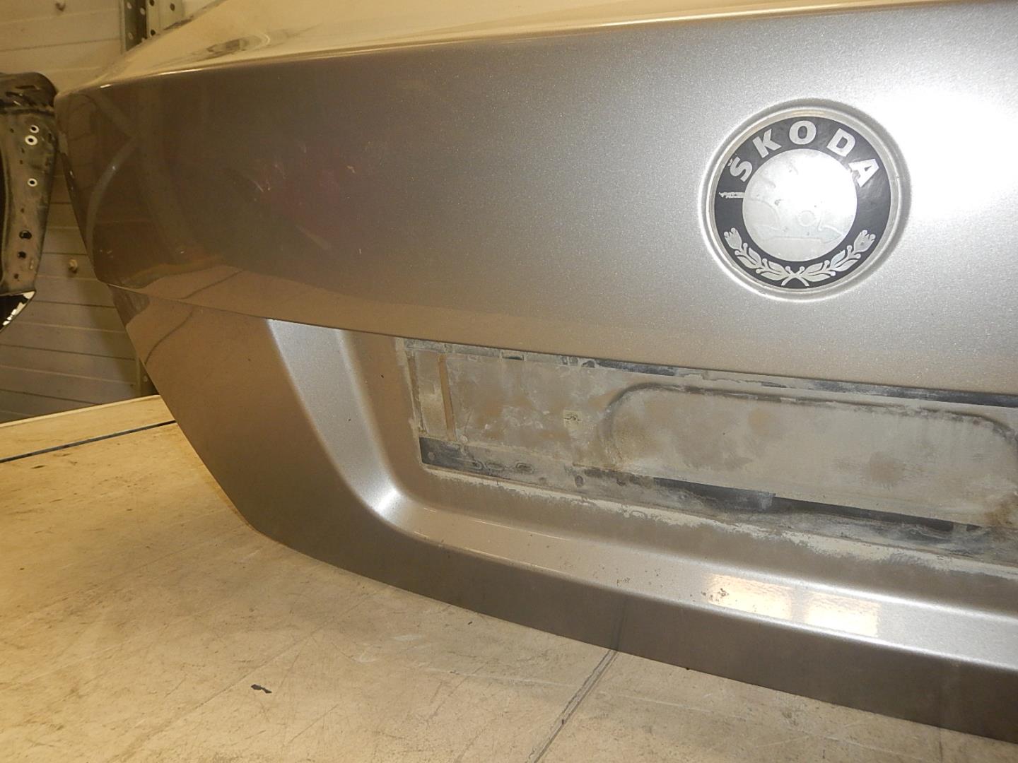 Дверь багажника