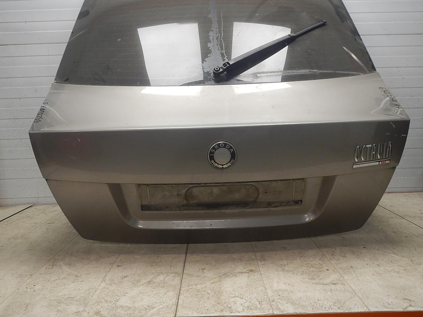 Дверь багажника