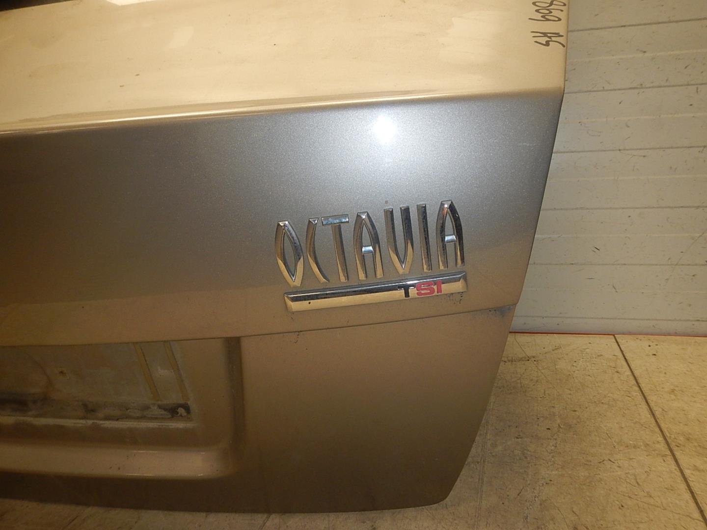 Дверь багажника