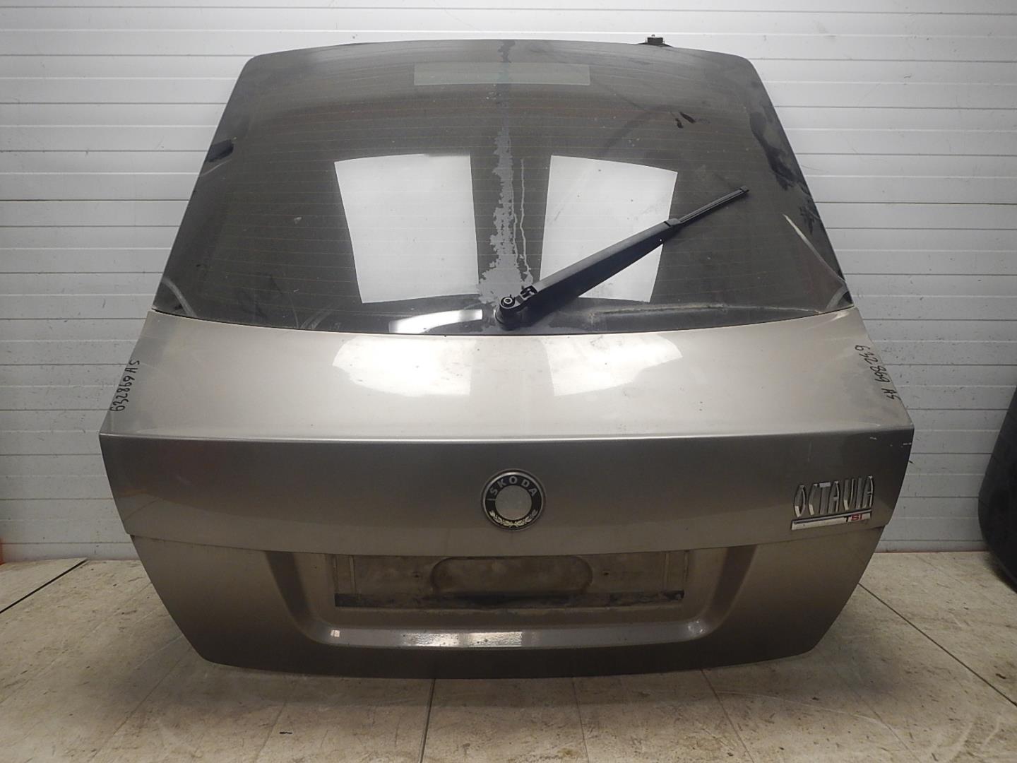 Дверь багажника