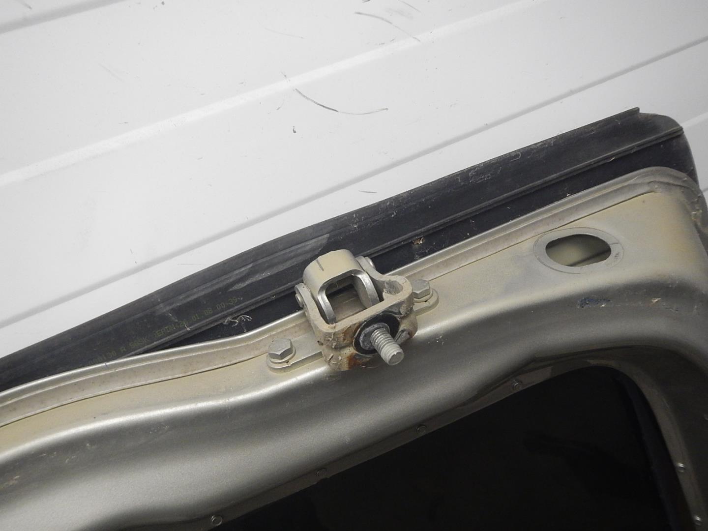 Дверь багажника