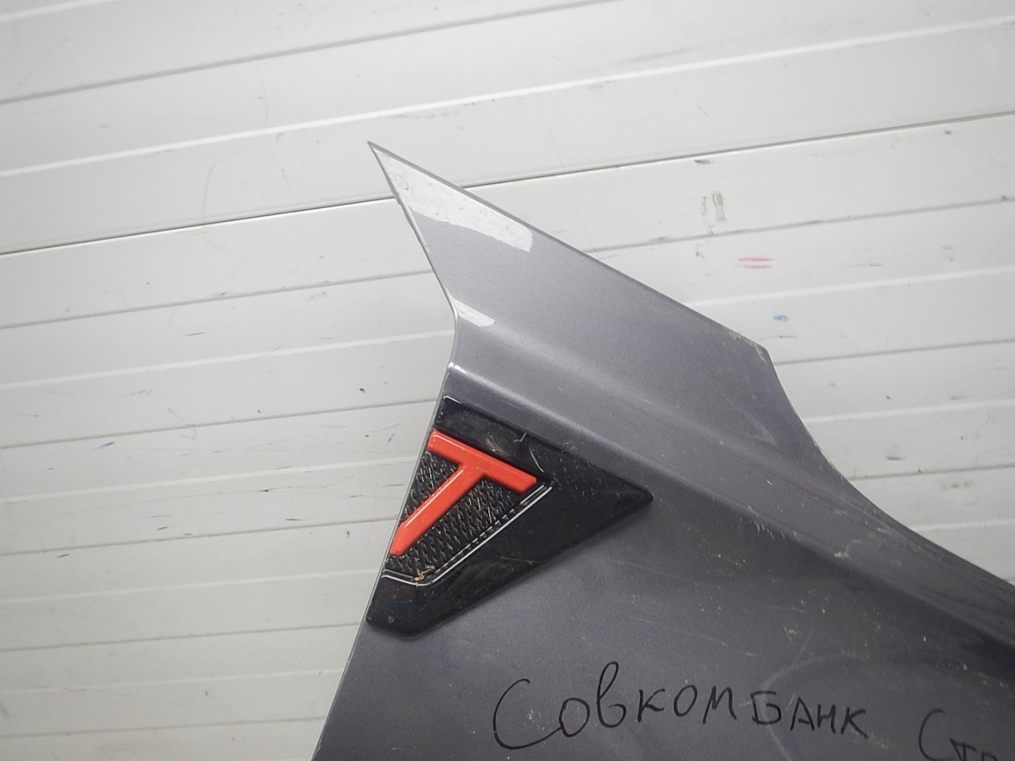 Крыло переднее правое