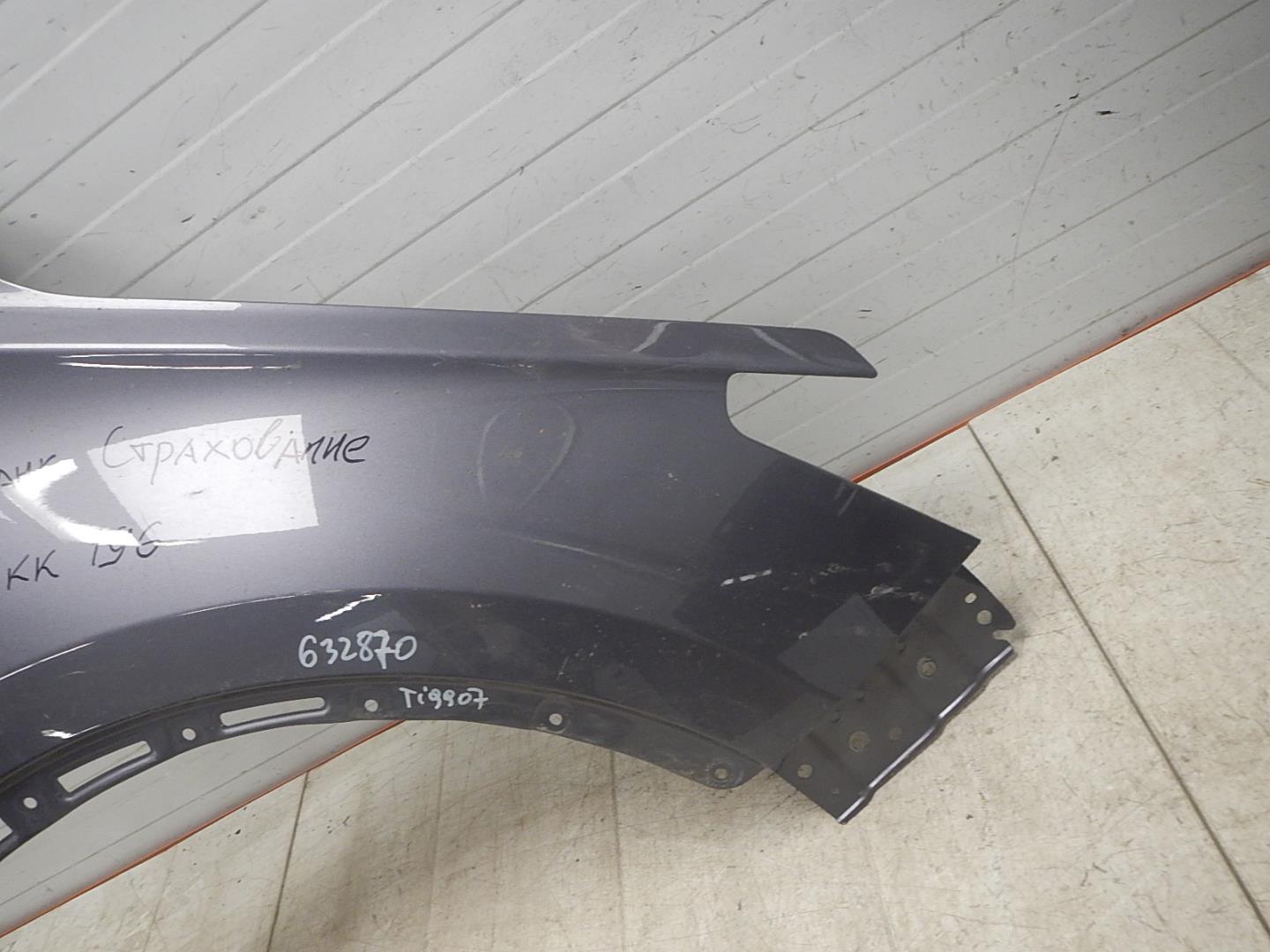 Крыло переднее правое