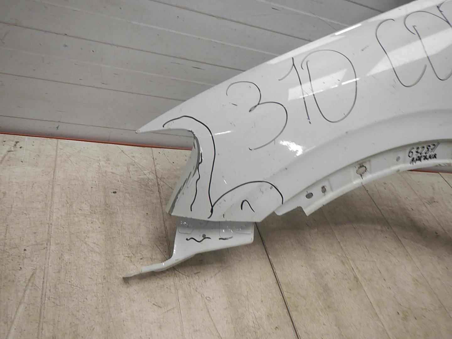 Крыло переднее левое