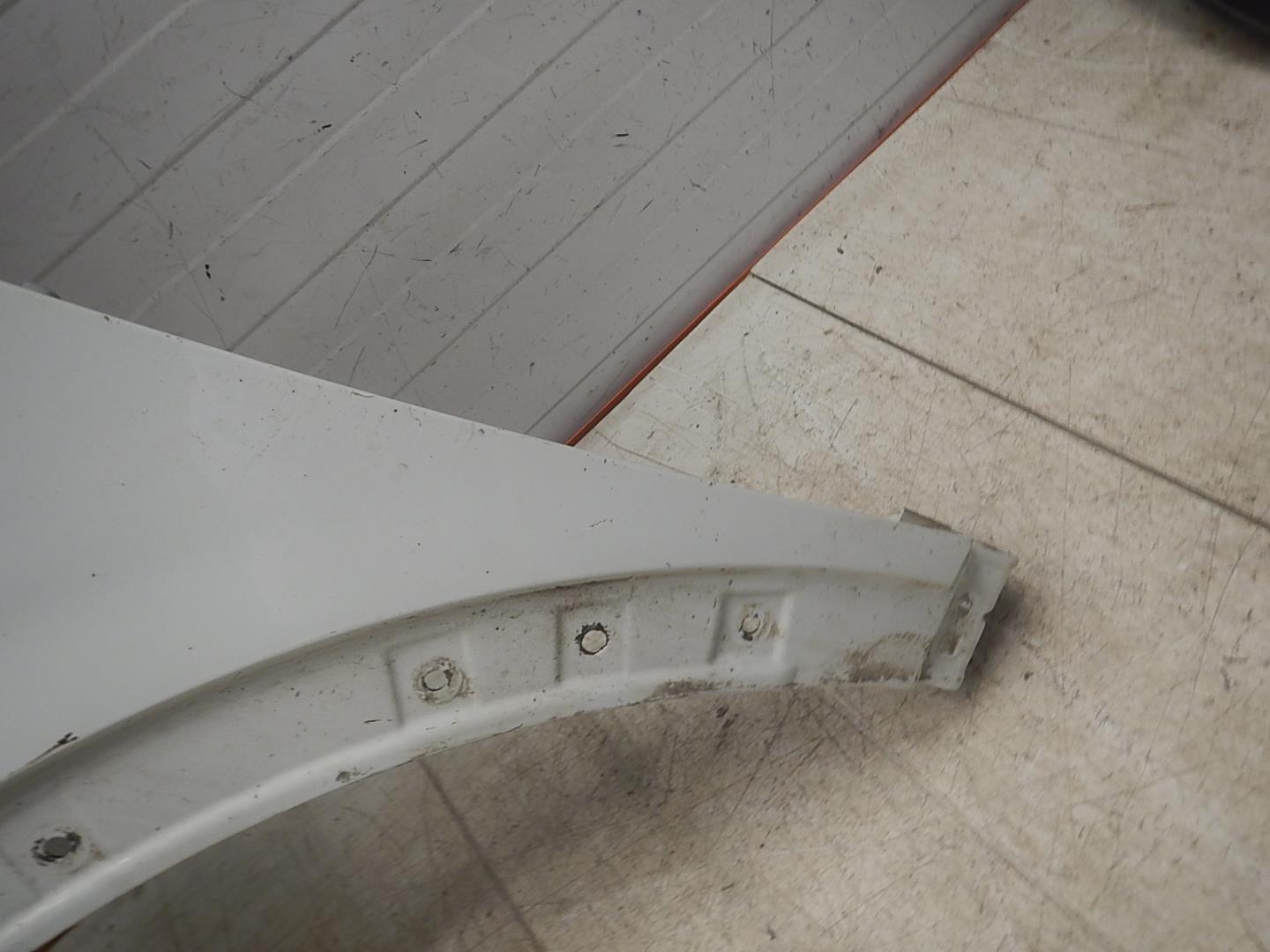 Крыло переднее левое