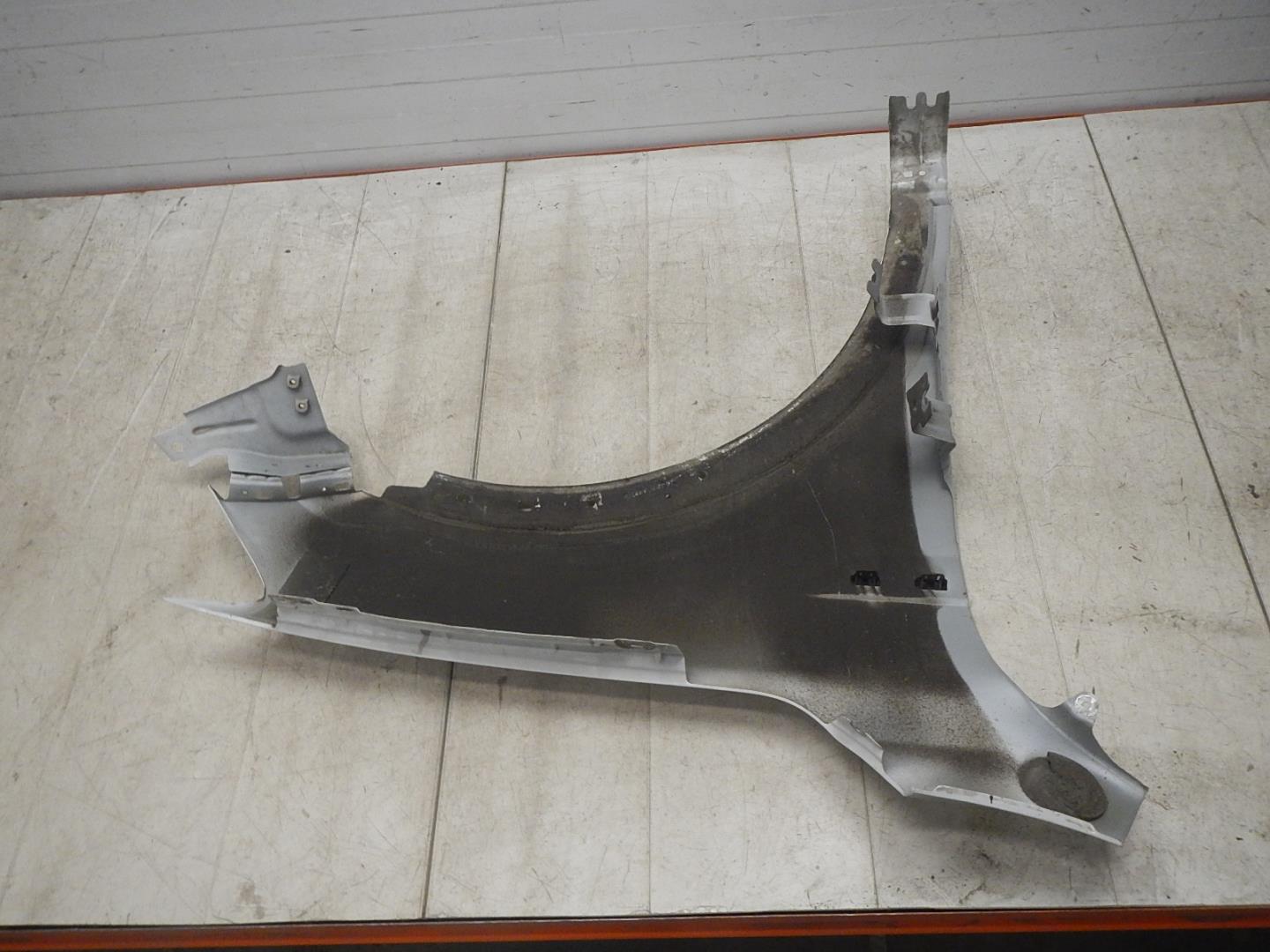 Крыло переднее левое