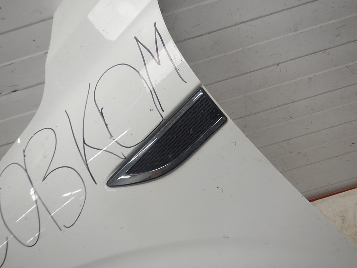 Крыло переднее левое