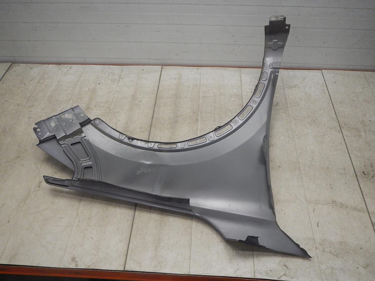 Крыло переднее левое