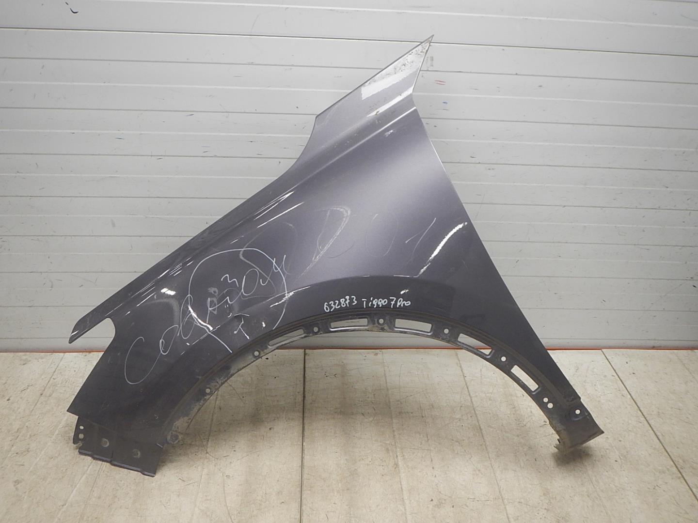 Крыло переднее левое