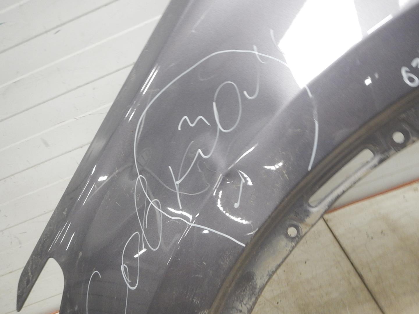 Крыло переднее левое