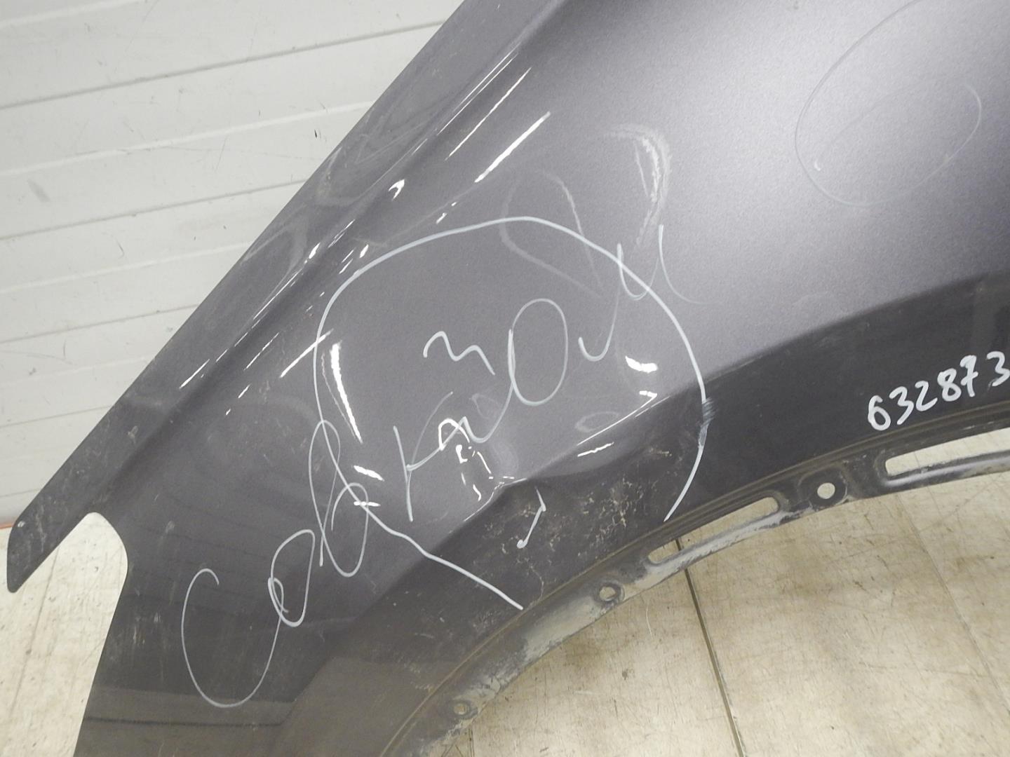 Крыло переднее левое