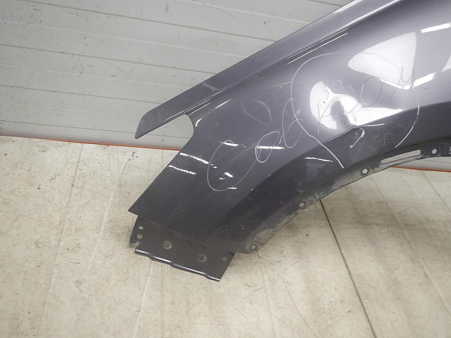 Крыло переднее левое