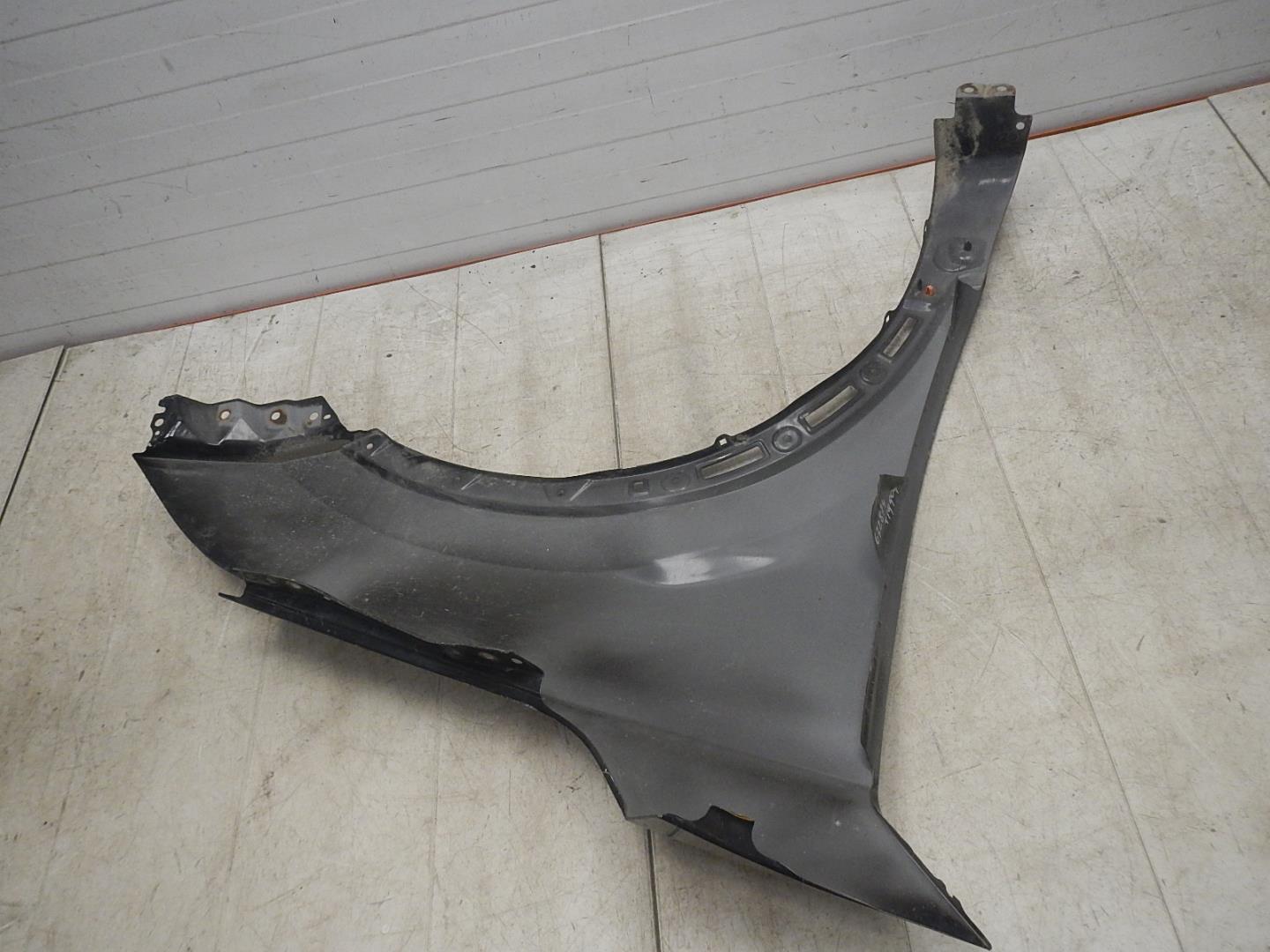 Крыло переднее левое