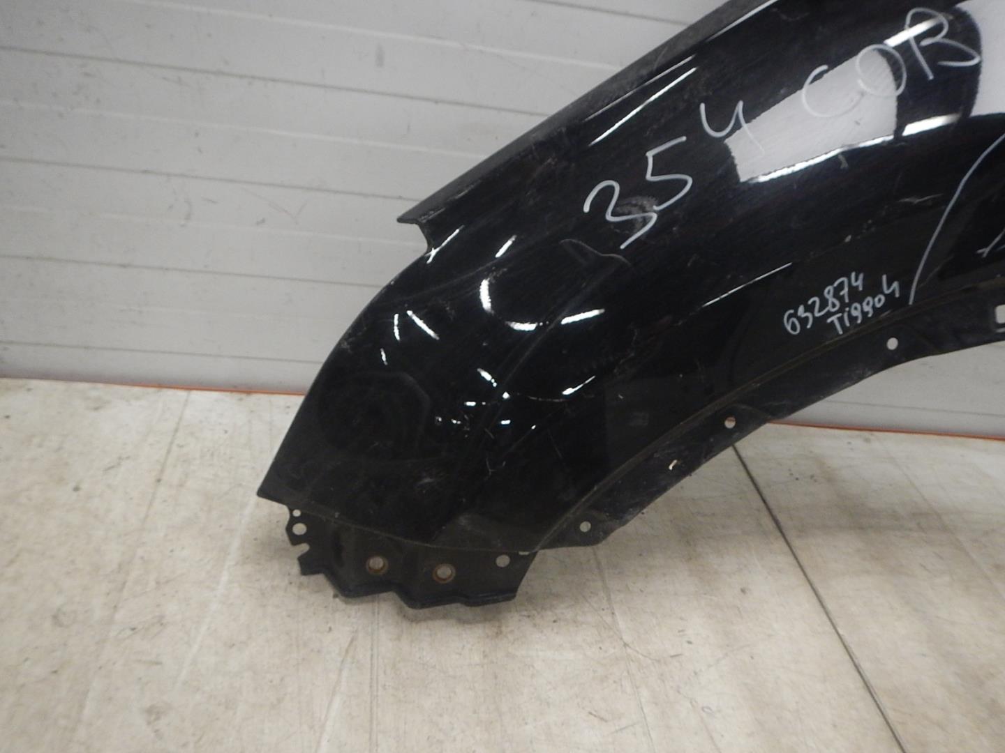 Крыло переднее левое