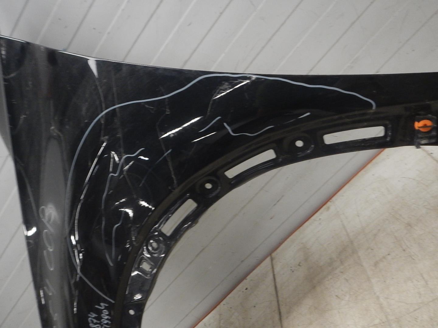 Крыло переднее левое