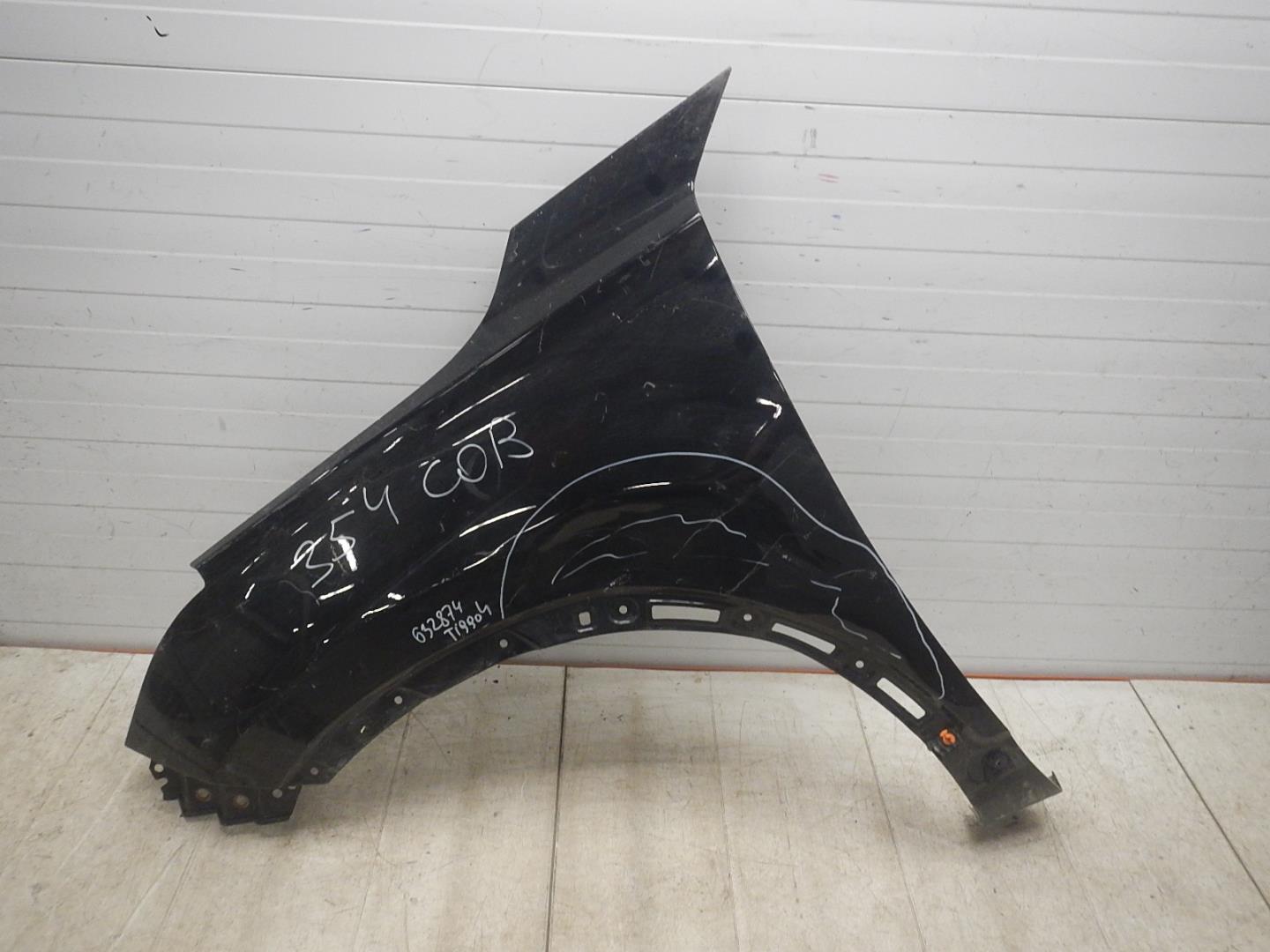 Крыло переднее левое