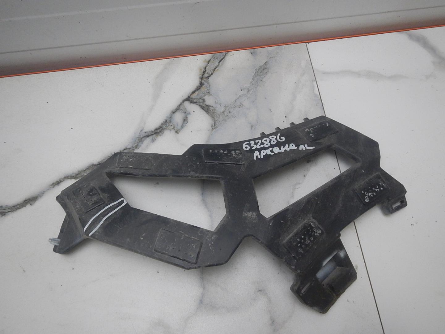 Кронштейн переднего бампера левый