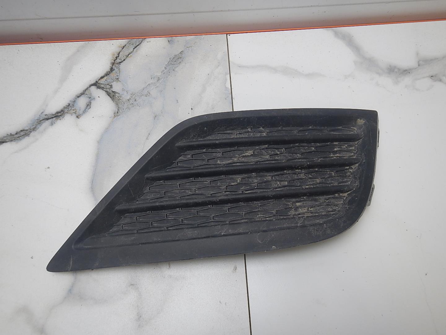 Решетка в бампер правая