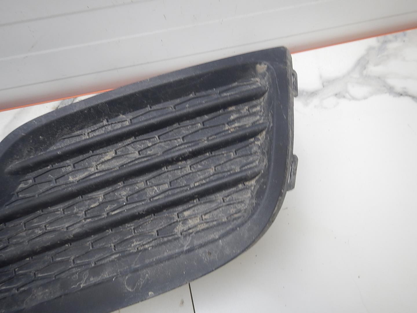 Решетка в бампер правая