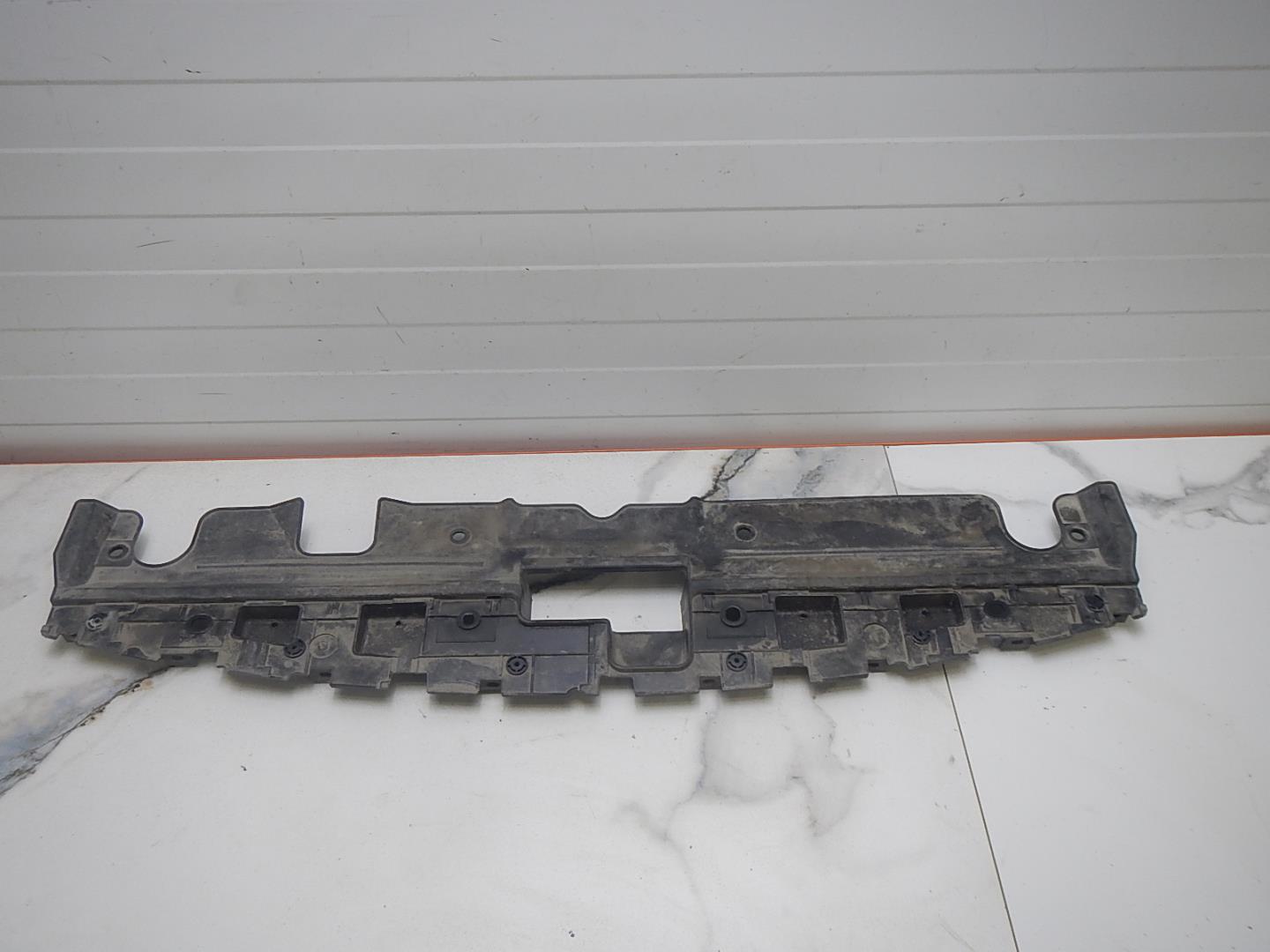 Кожух замка капота