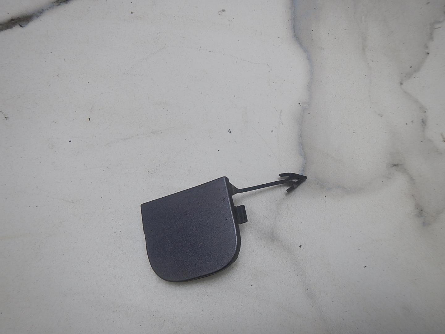 Заглушка буксировочного крюка