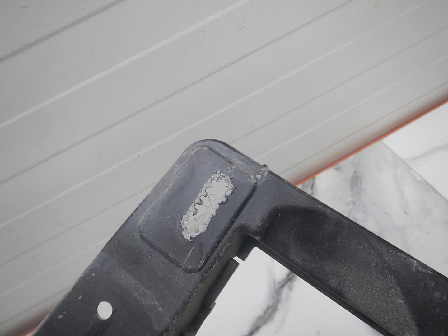 Кронштейн заднего бампера левый