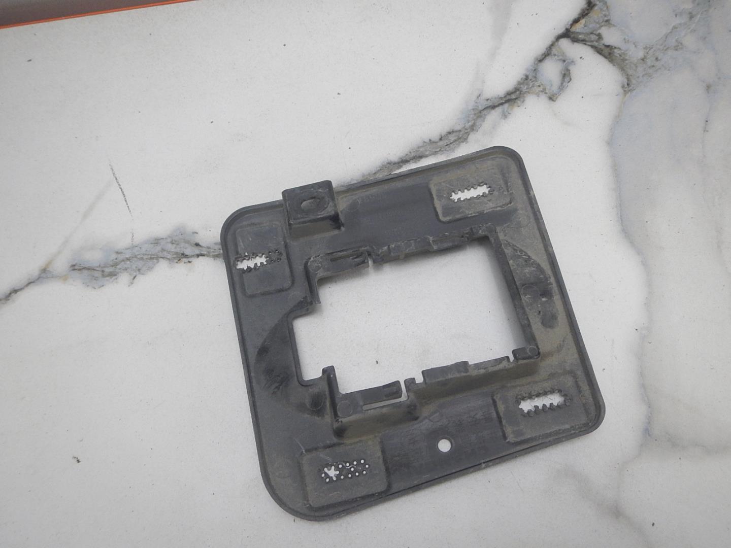 Кронштейн заднего бампера левый