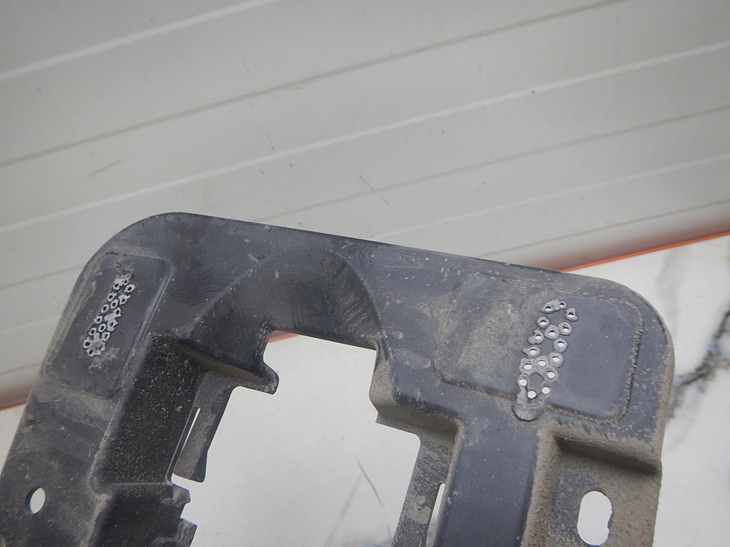 Кронштейн заднего бампера правый