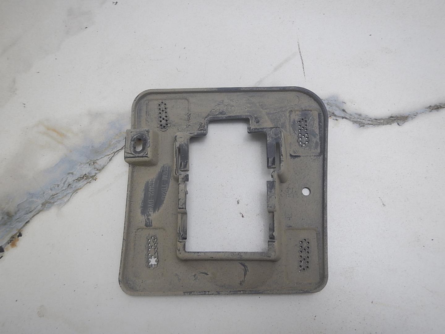 Кронштейн заднего бампера правый