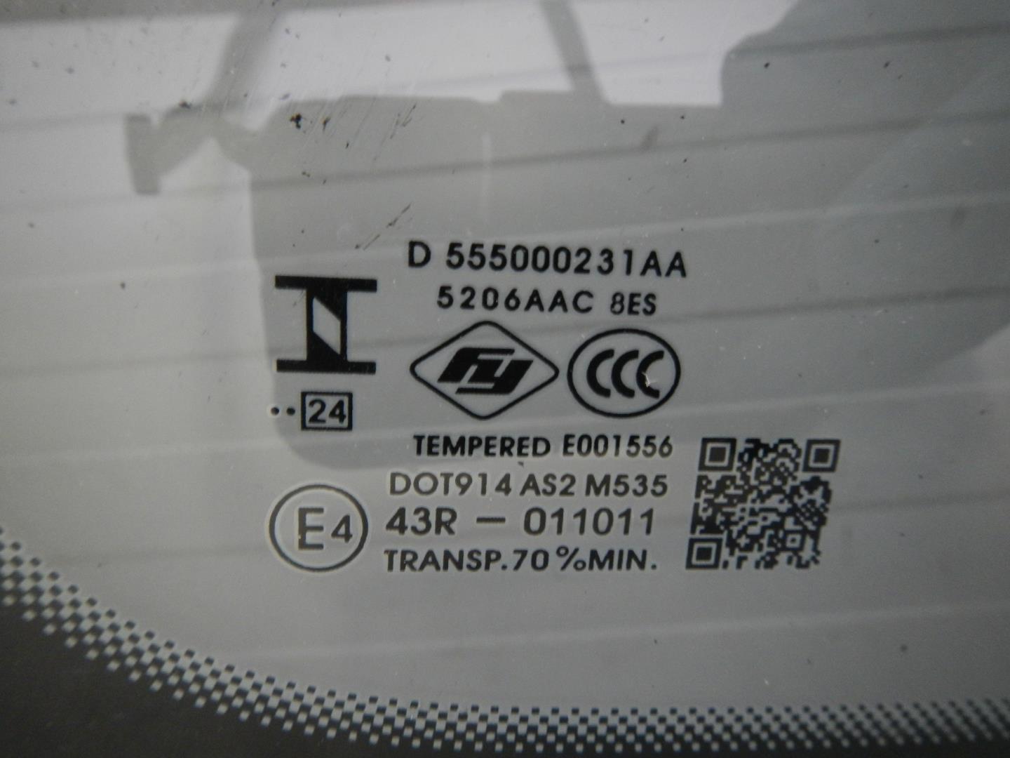 Стекло кузовное глухое левое