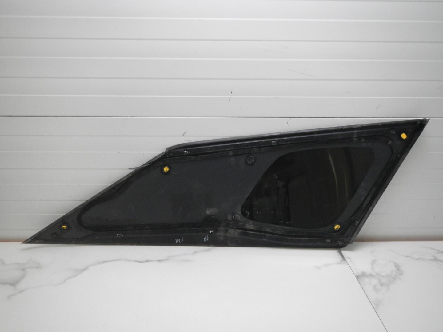 Стекло кузовное глухое левое