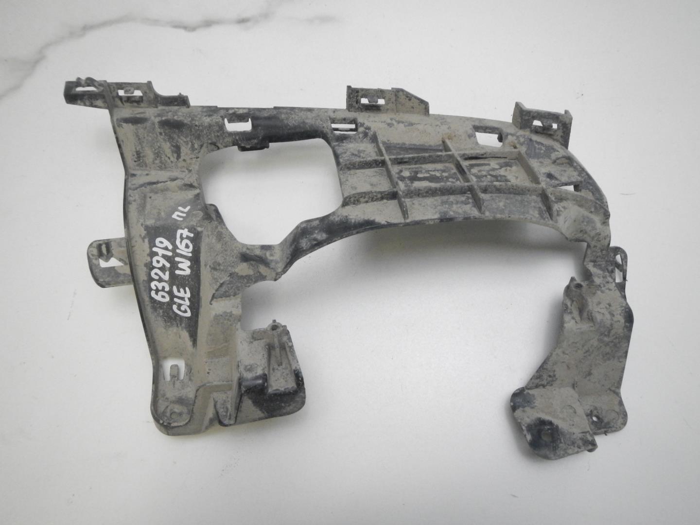 Кронштейн переднего бампера левый