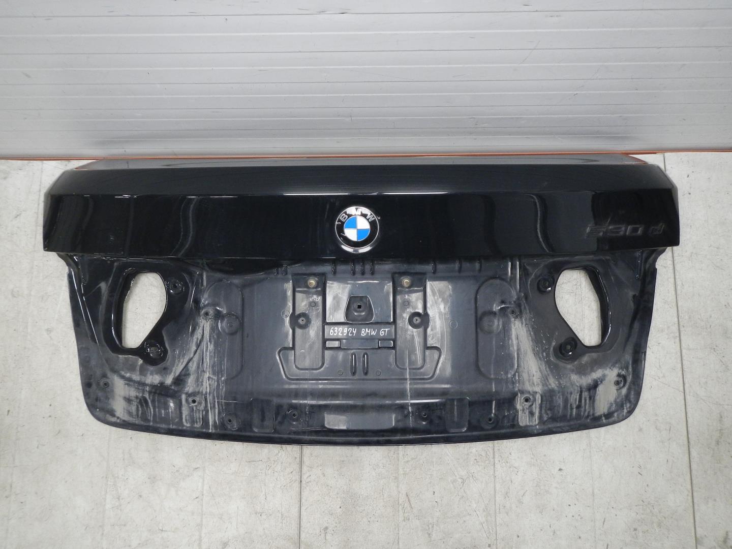 Дверь багажника