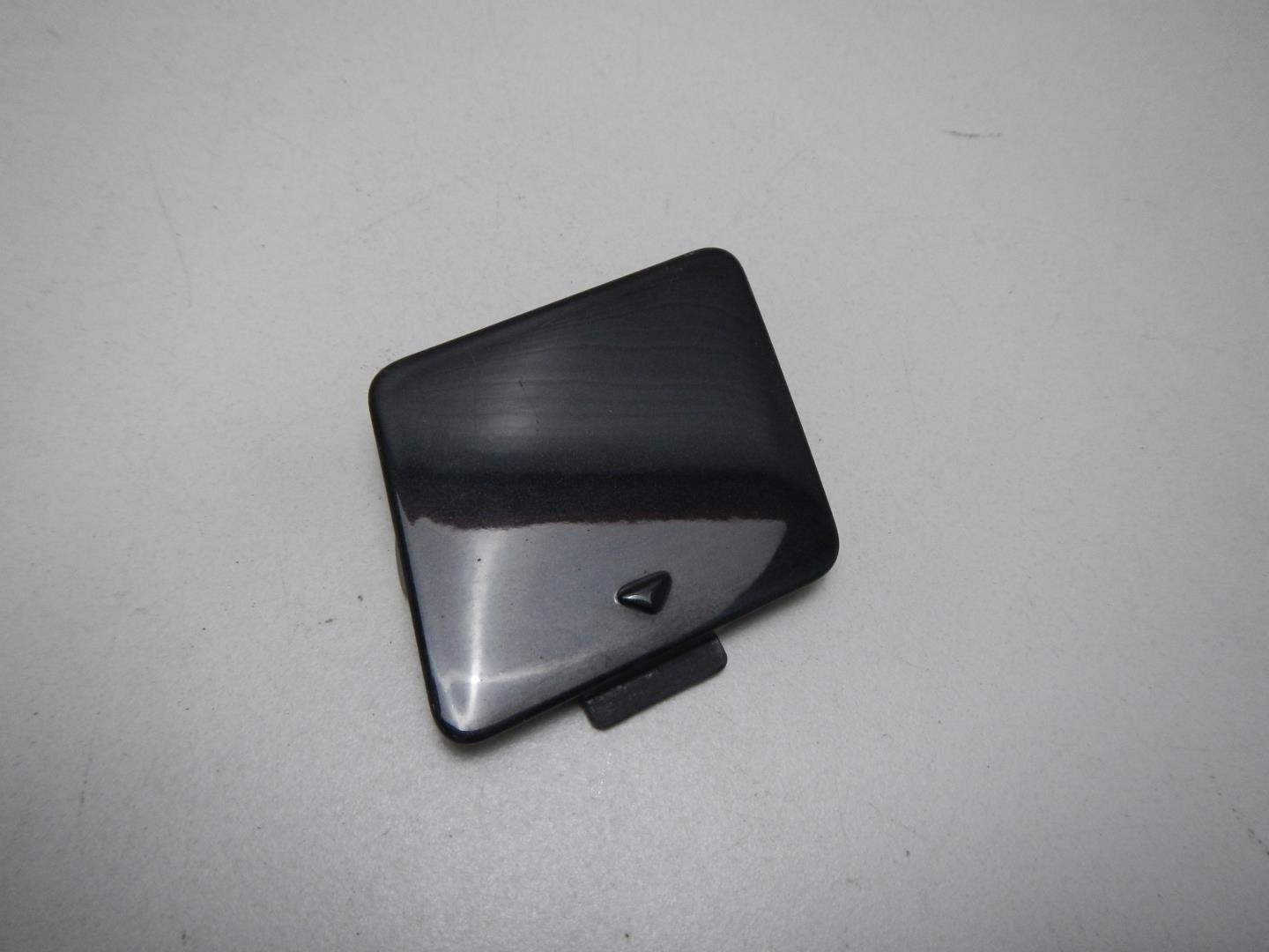 Заглушка буксировочного крюка