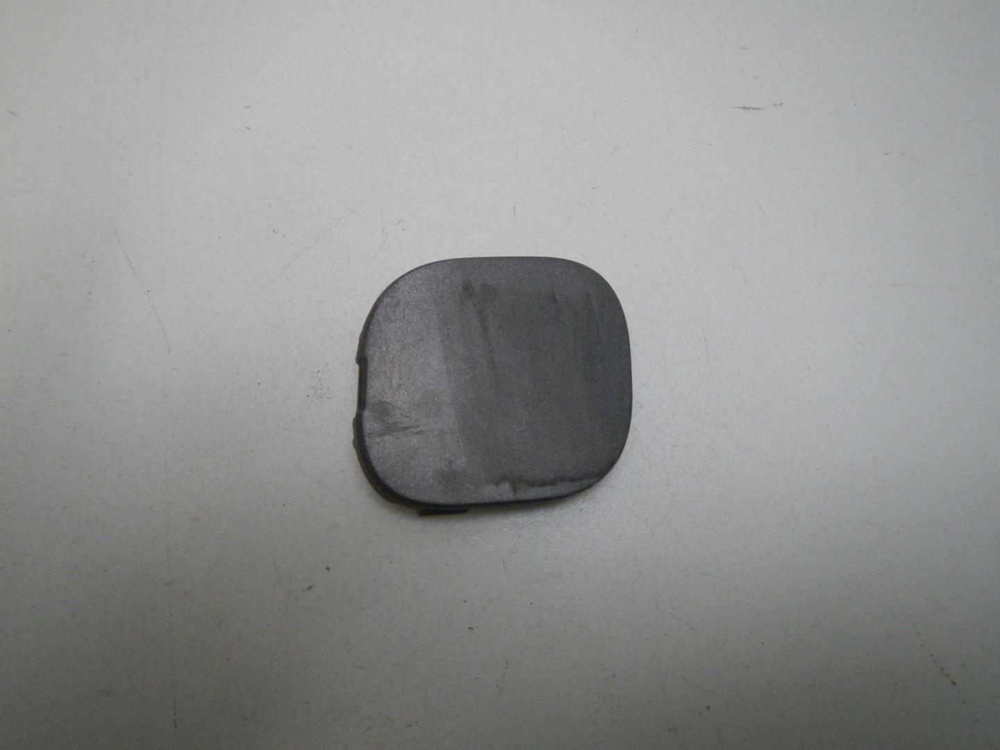 Заглушка буксировочного крюка