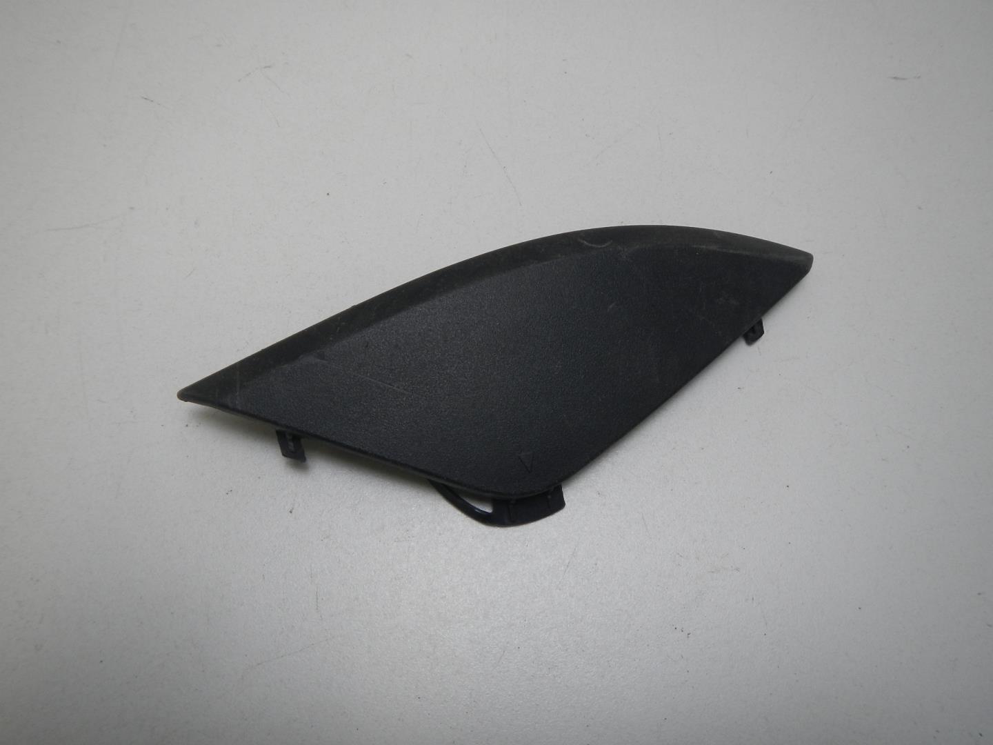 Заглушка буксировочного крюка