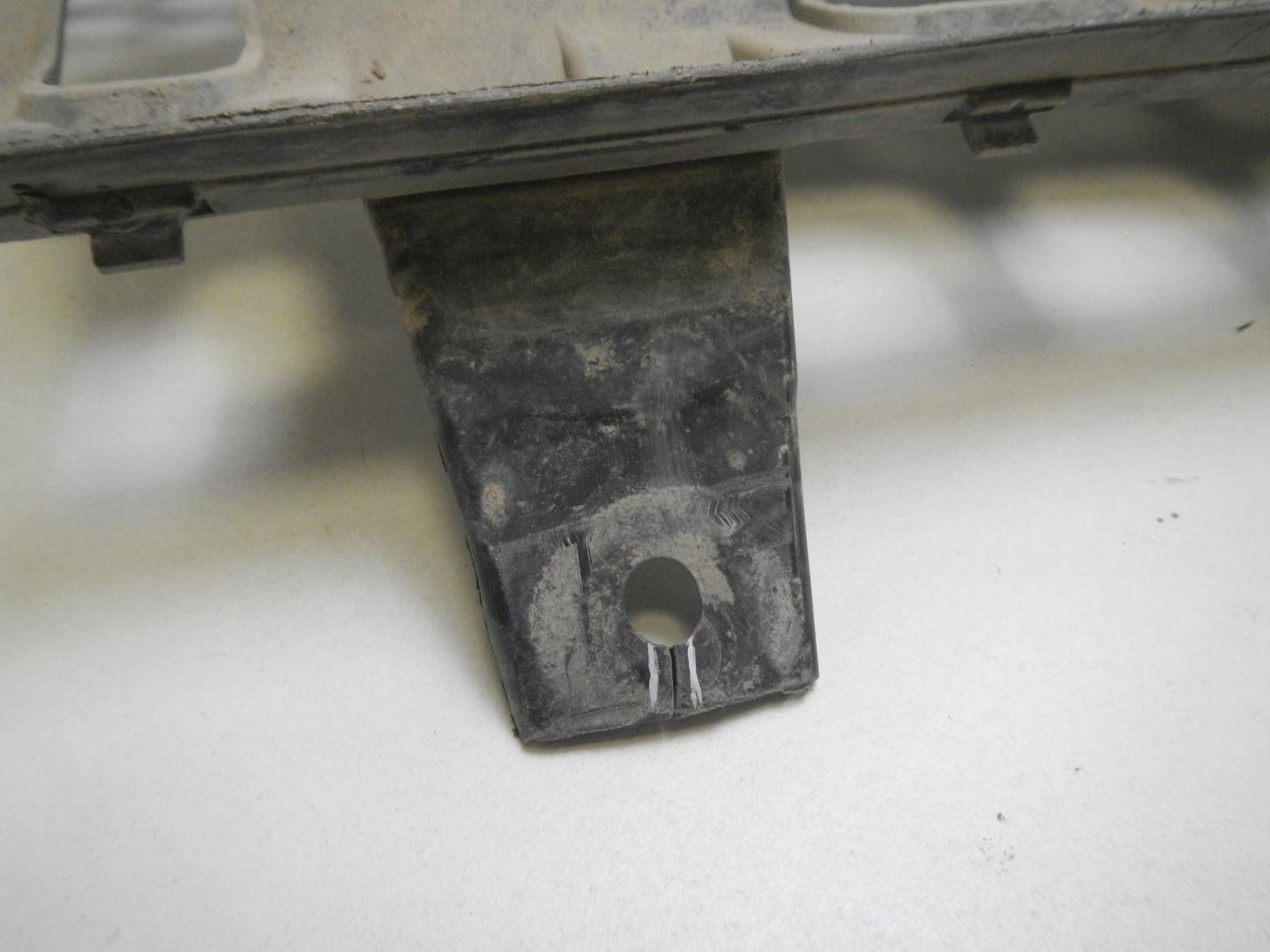 Решетка в бампер центральная