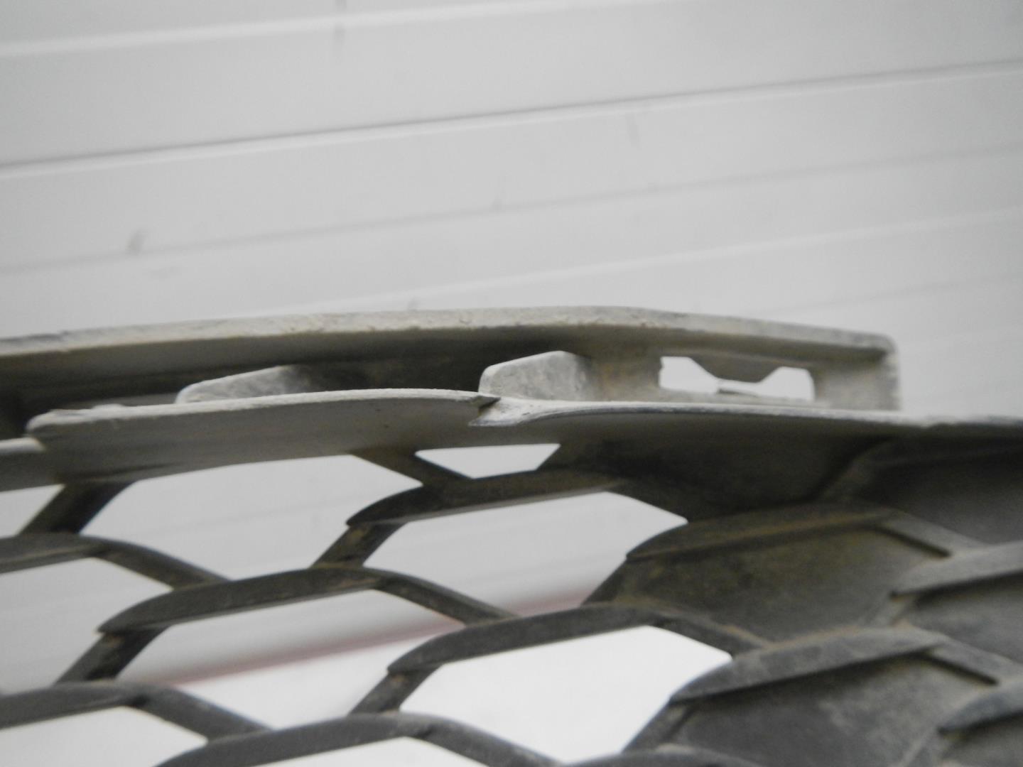 Решетка в бампер левая