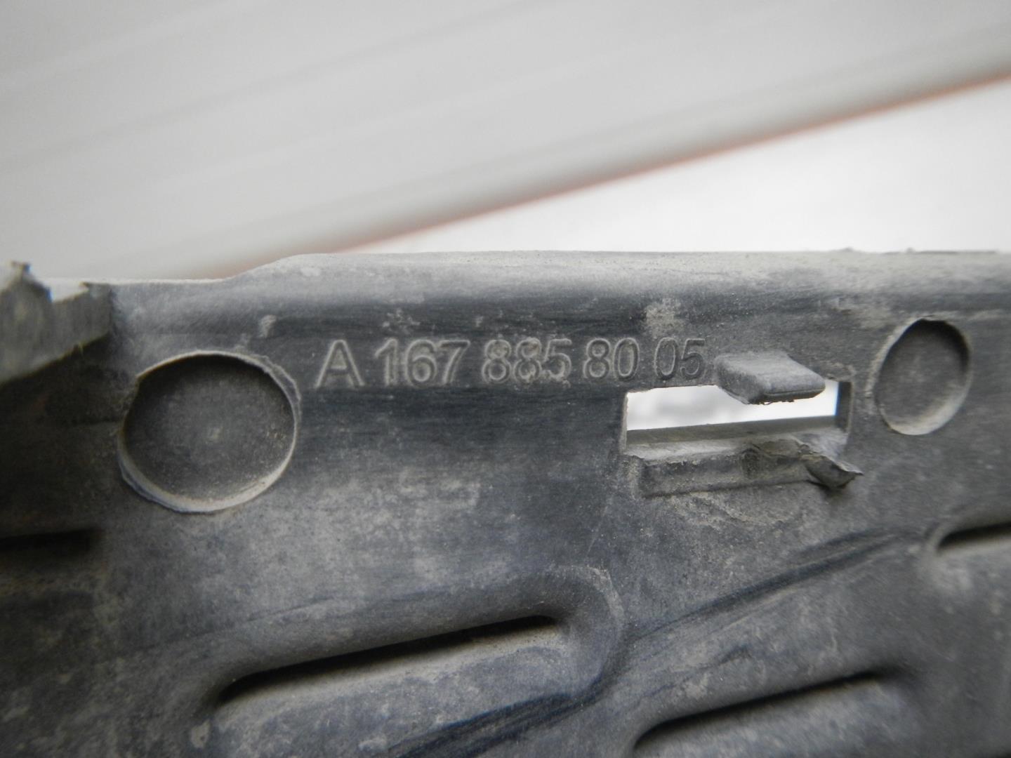 Решетка в бампер центральная