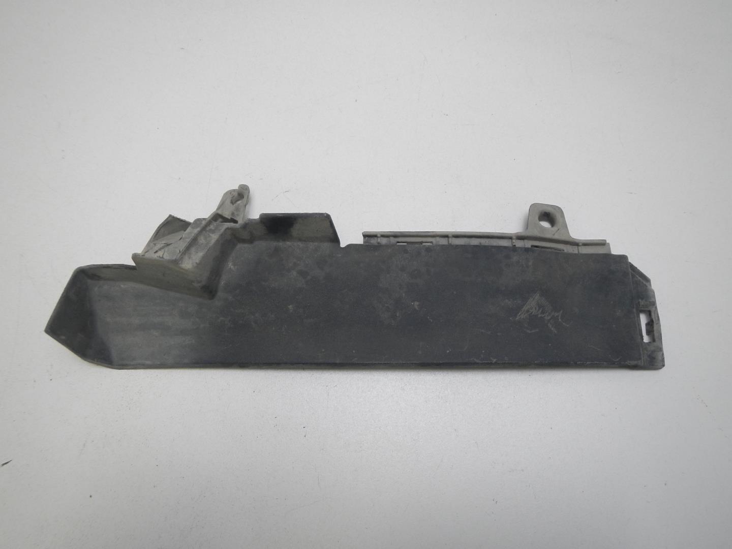 Воздуховод радиатора правый