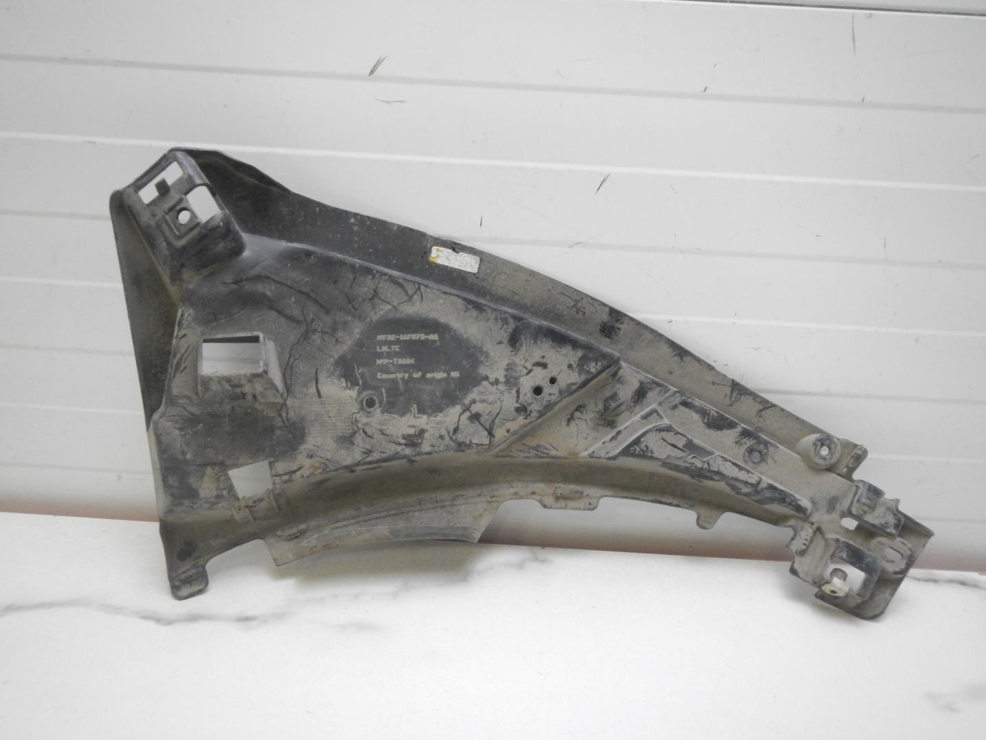 Кронштейн переднего бампера левый