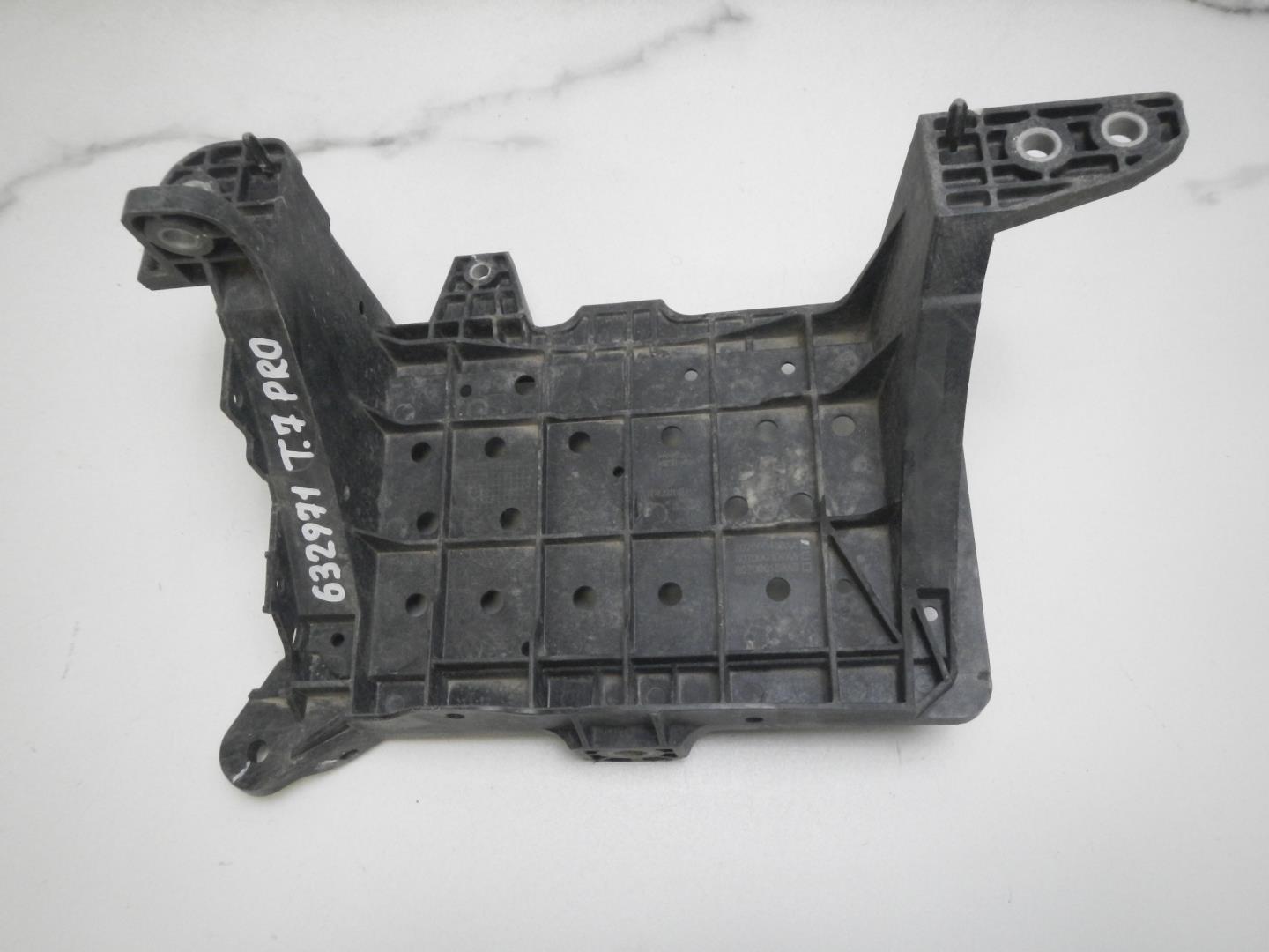 Крепление АКБ (корпус/подставка)