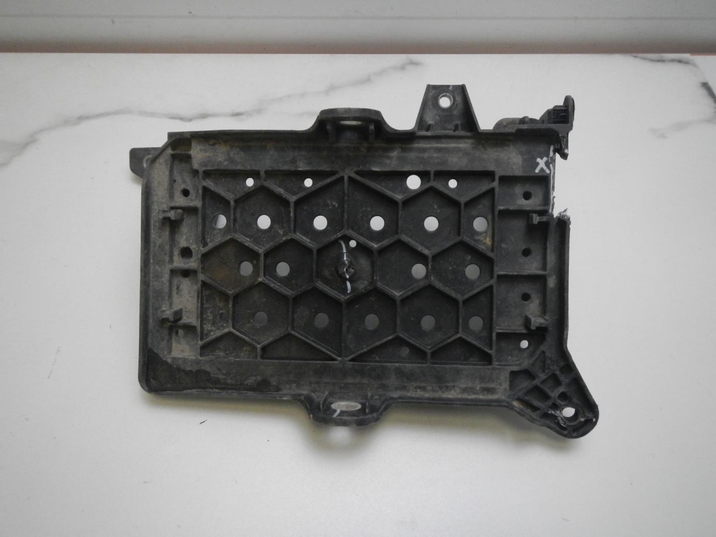 Крепление АКБ (корпус/подставка)