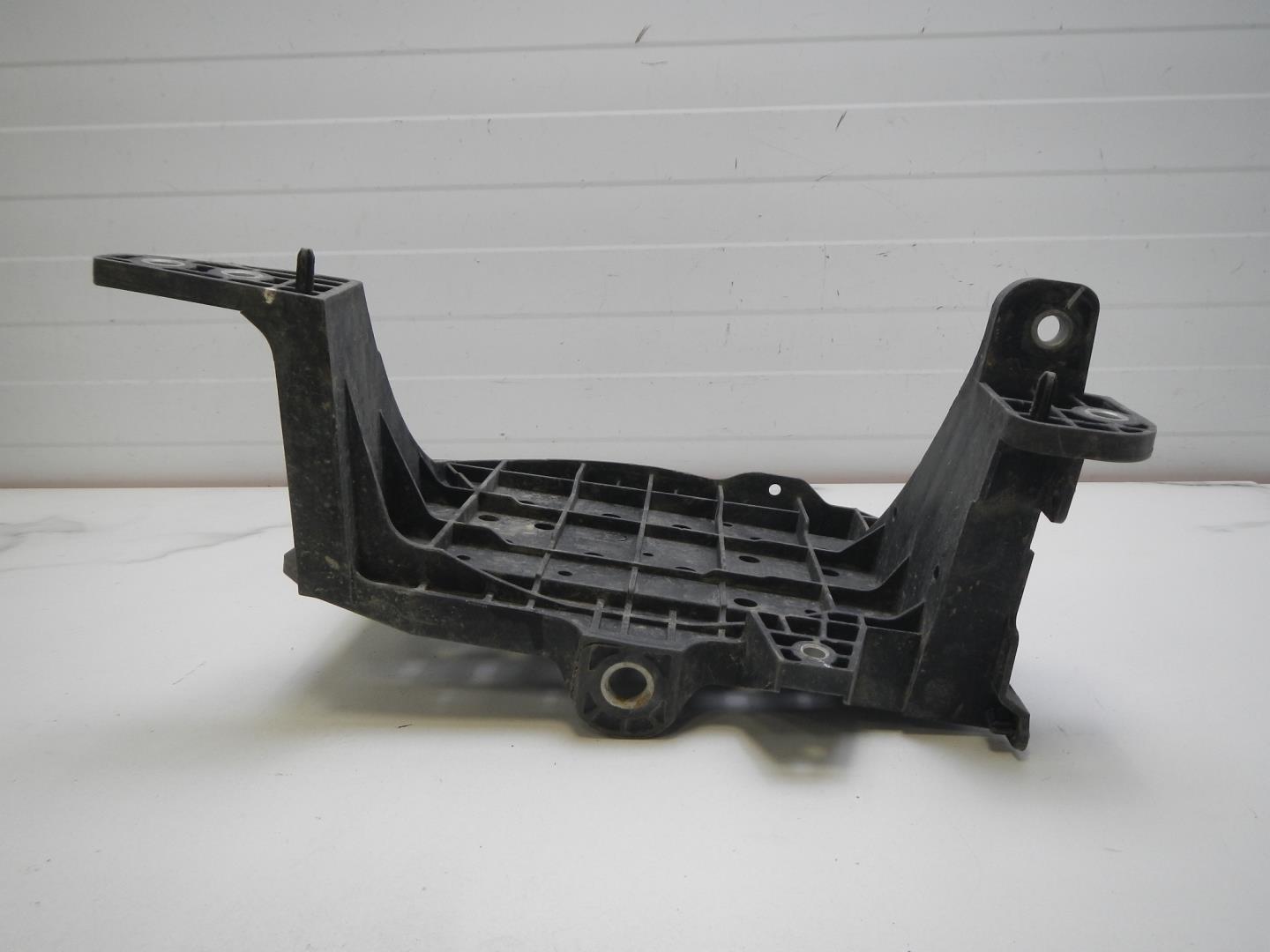 Крепление АКБ (корпус/подставка)