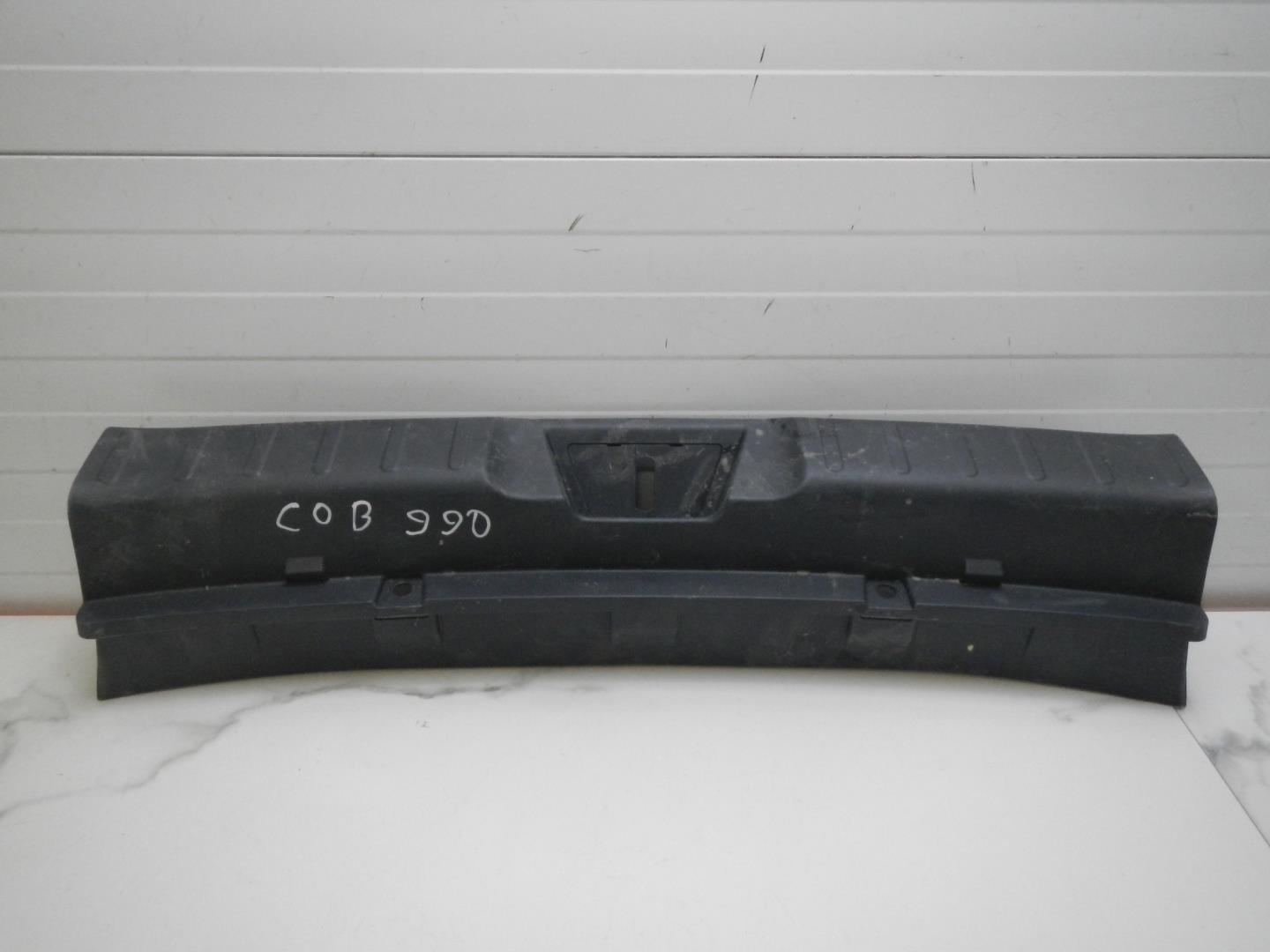 Обшивка багажника