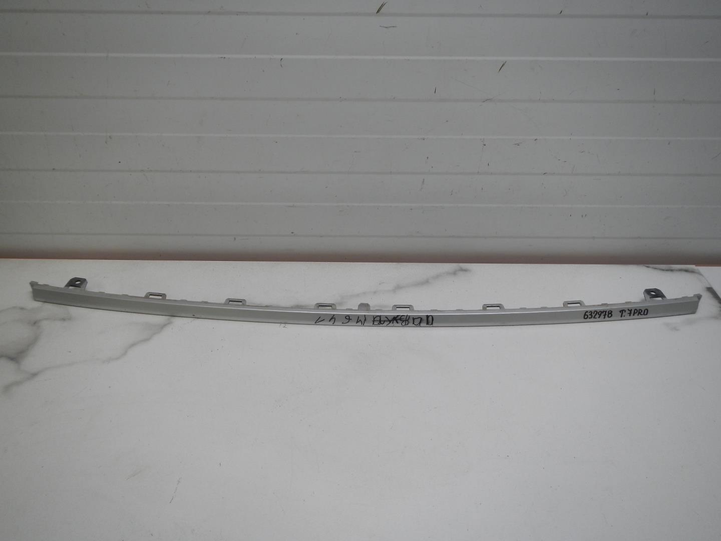 Молдинг заднего бампера