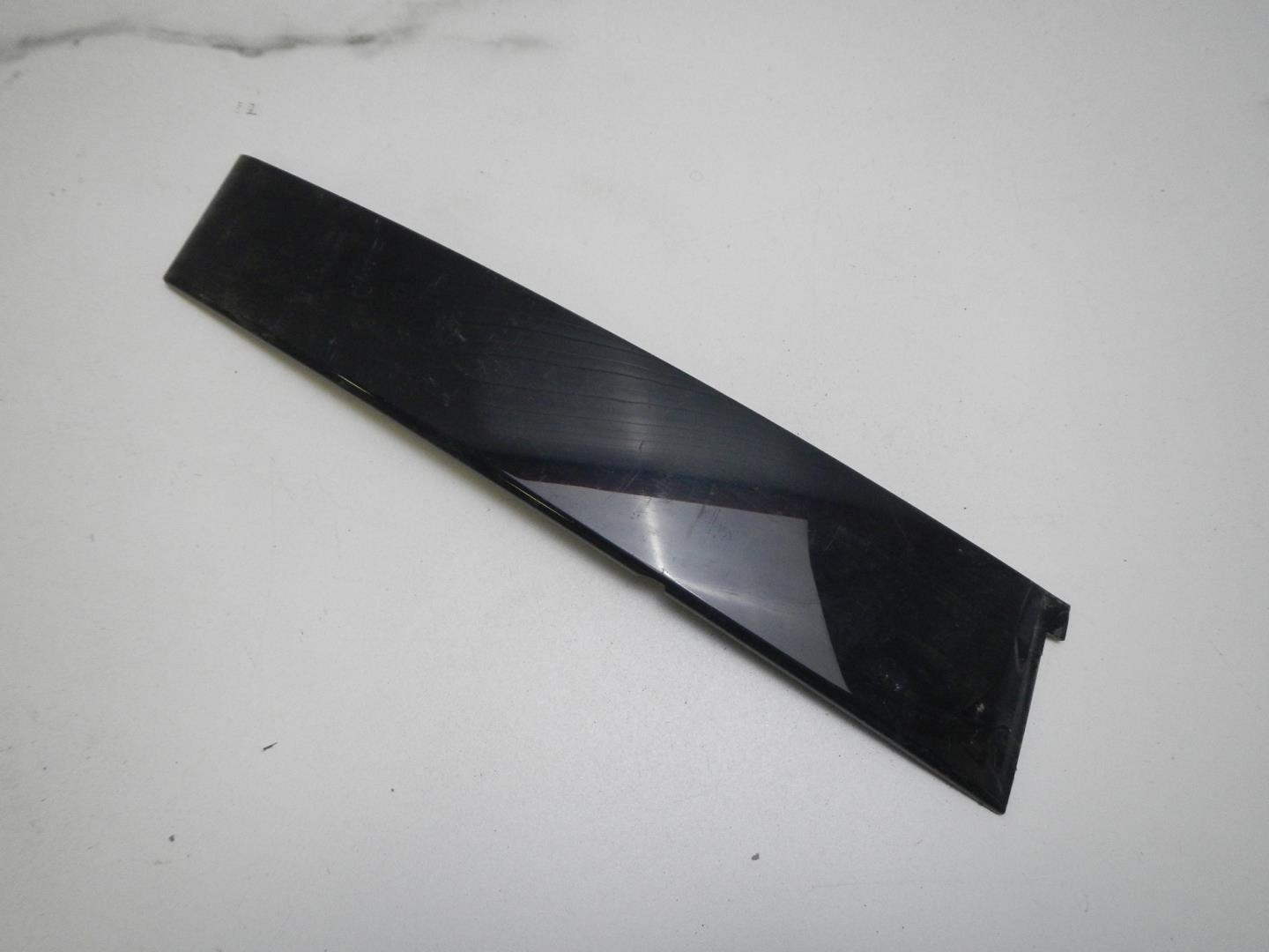 Накладка двери передней левой