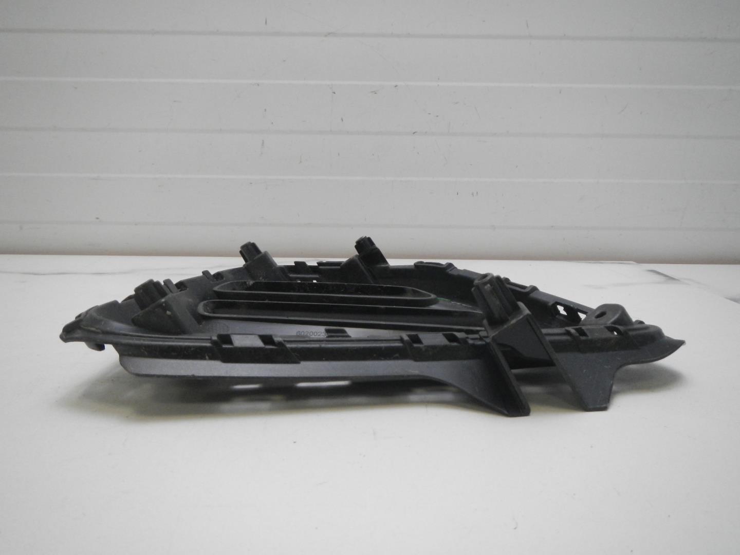 Решетка в бампер левая