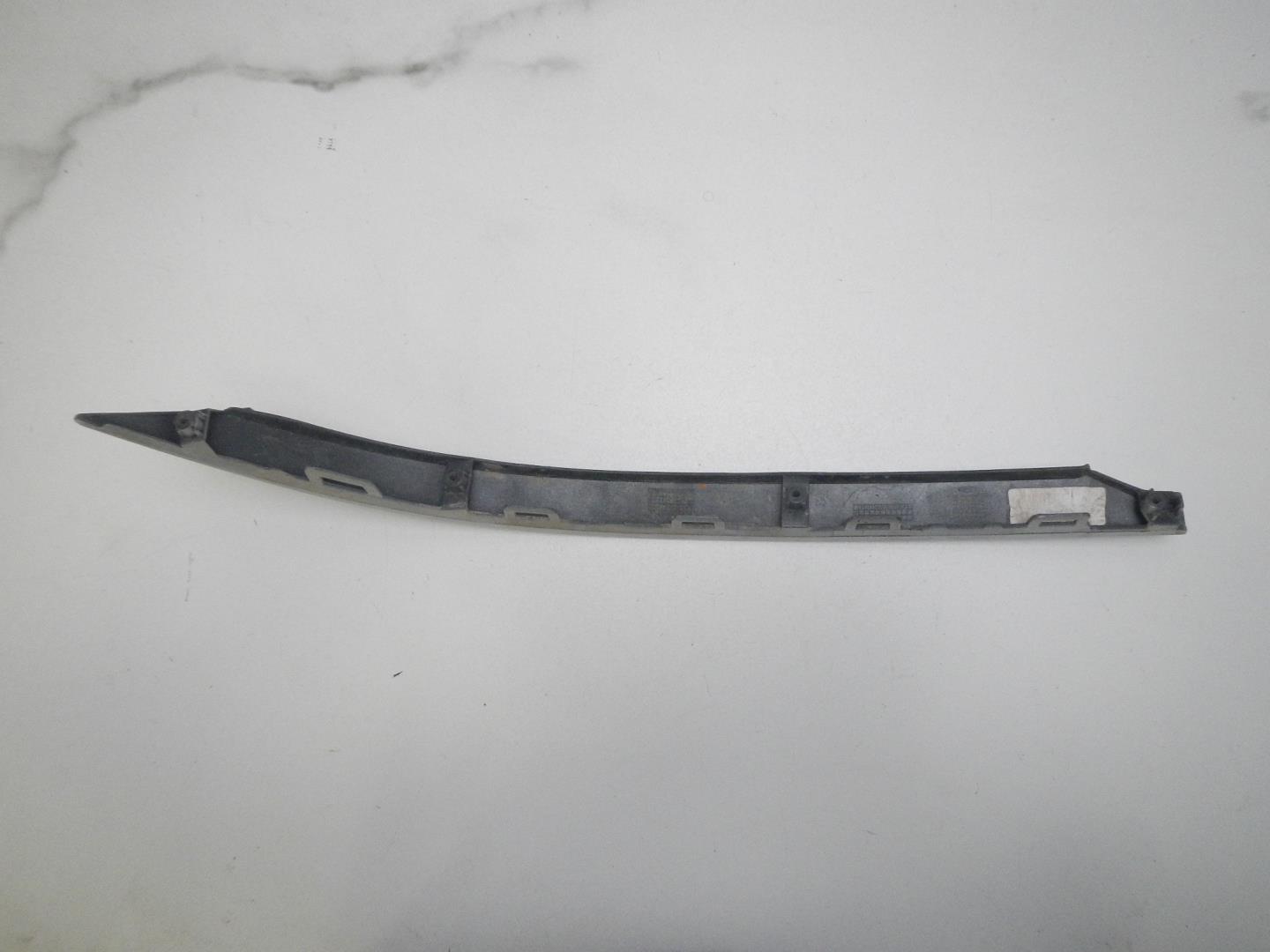 Молдинг заднего бампера